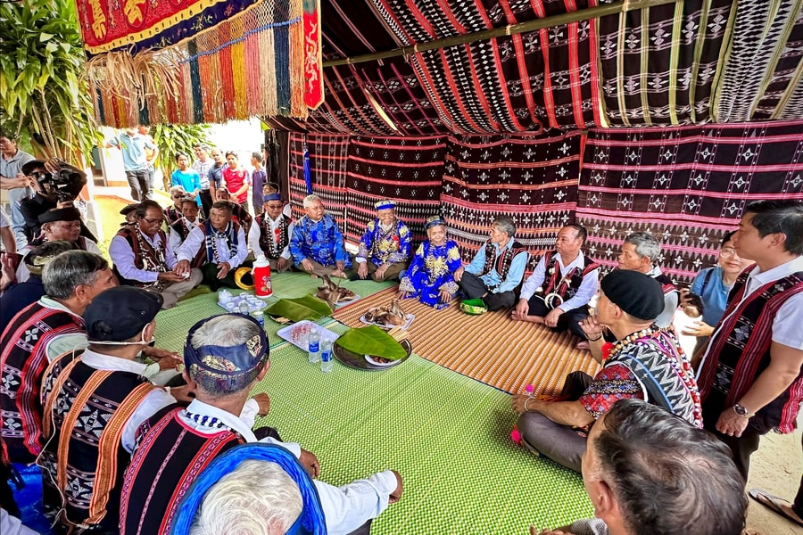 Vang điệu lý trên ngàn