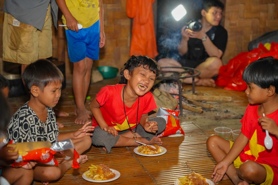 Special Mid-Autumn Festival for children in Aur Village