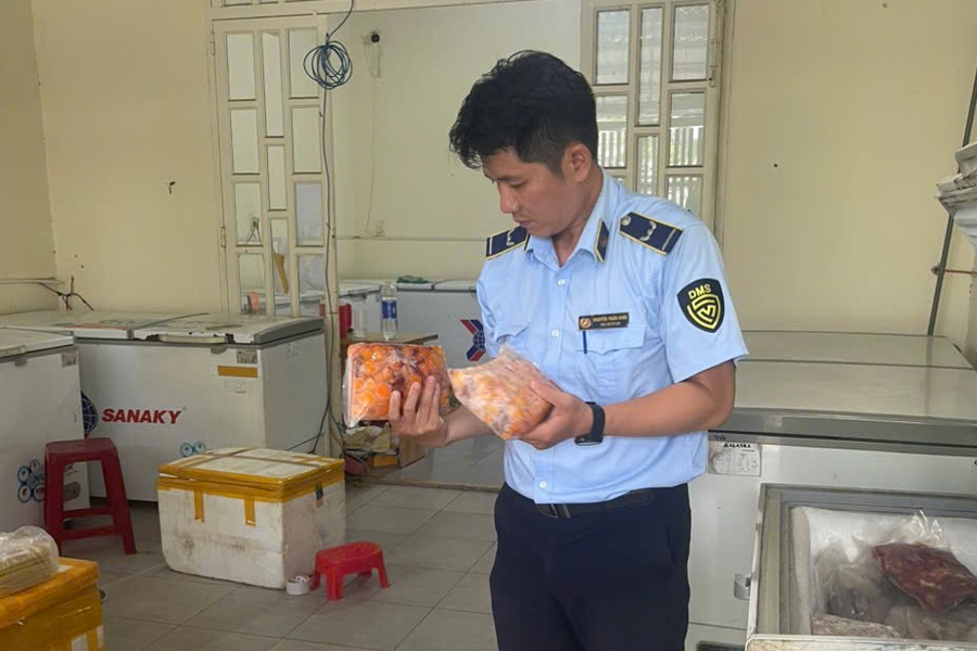 Liên tiếp phát hiện, xử lý cơ sở kinh doanh thực phẩm không rõ nguồn gốc