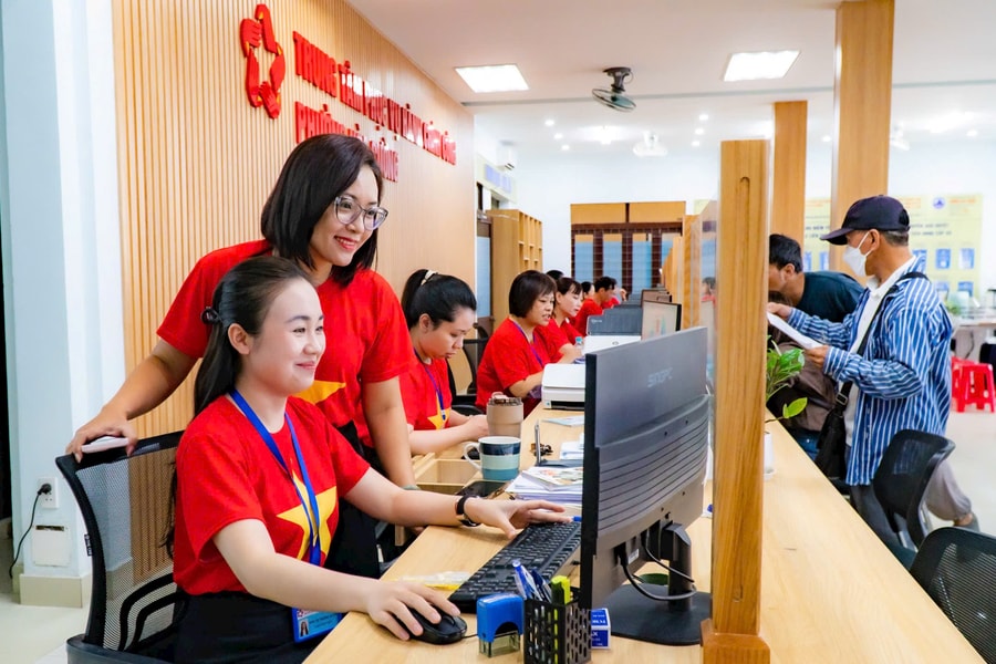 Chìa khóa xây dựng chính quyền gần dân