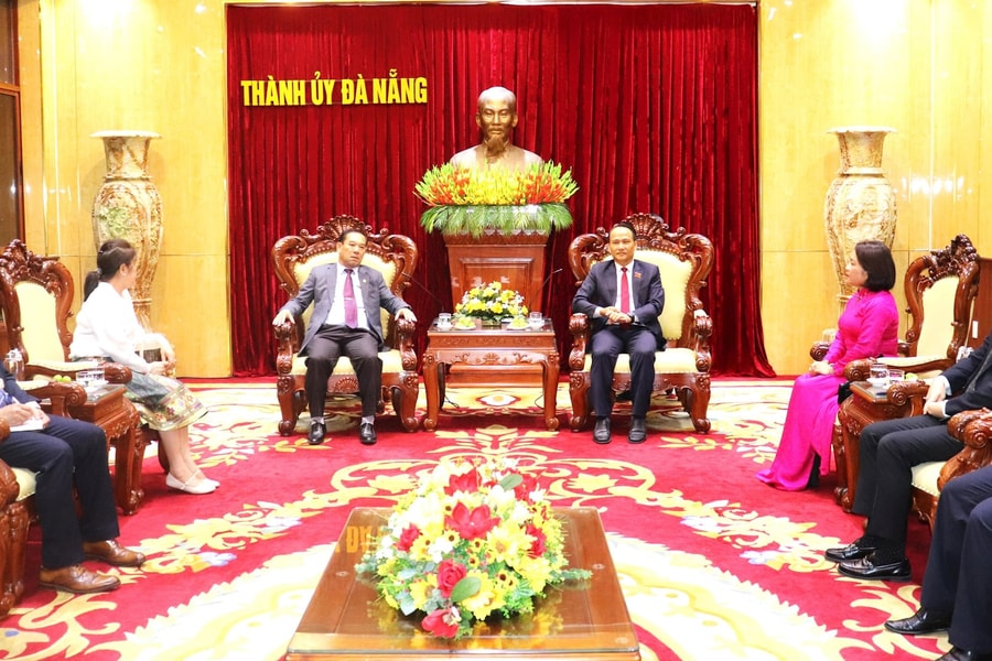Deputy Secretary of Da Nang Party Committee receives Laos’ Pasaxon Newspaper delegation