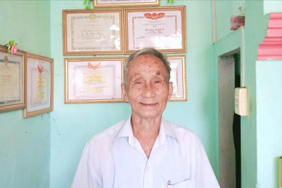 Một dạ sắt son...