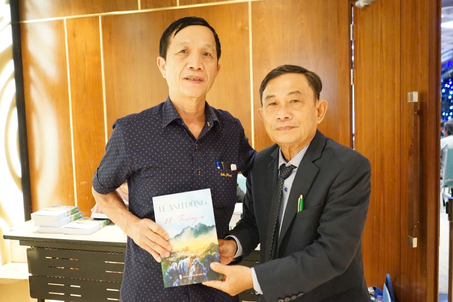 Giới thiệu tác phẩm “Lê Anh Dũng 11 trường ca”