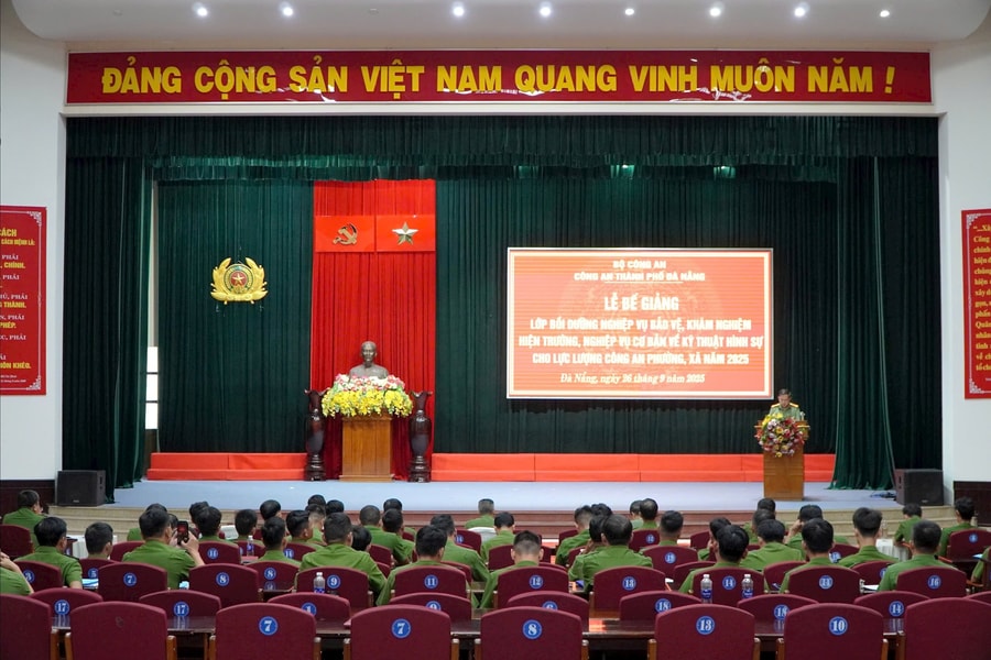 Bế giảng lớp bồi dưỡng nghiệp vụ kỹ thuật hình sự cho công an cấp xã, phường