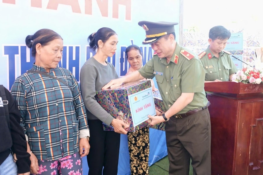 Những ngôi nhà xây bằng trái tim người lính
