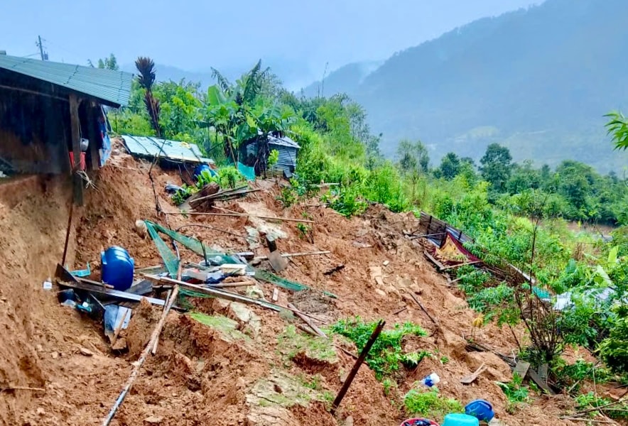 Sạt lở đất tại xã Hùng Sơn, ảnh hưởng 3 hộ dân Cơ Tu