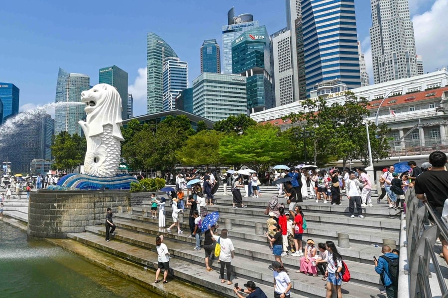 Dân số Singapore đạt kỷ lục