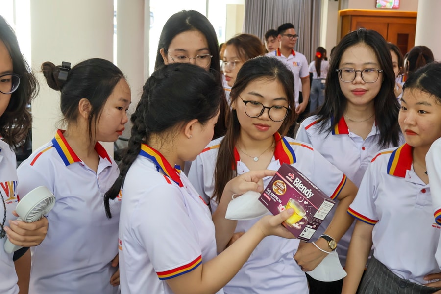 Từ giảng đường đến thực tế