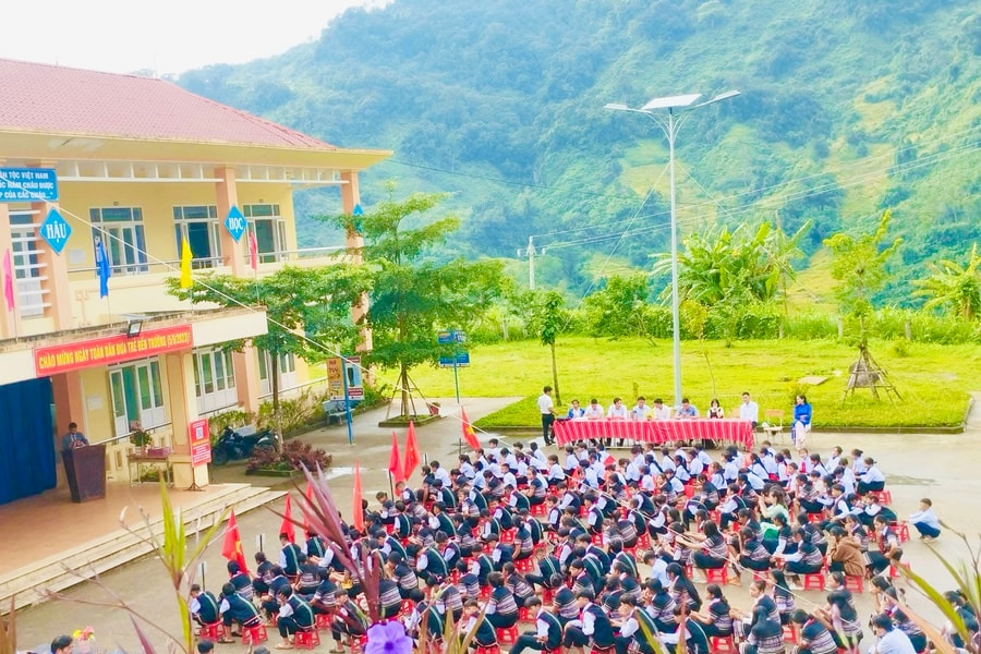 Cùng vào cuộc vận động học sinh quay lại trường