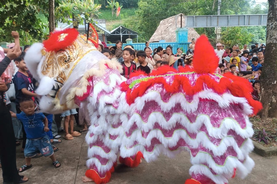 Ấm áp “Hội trăng rằm” cho thiếu nhi đồng bào dân tộc thiểu số xã Thạnh Mỹ