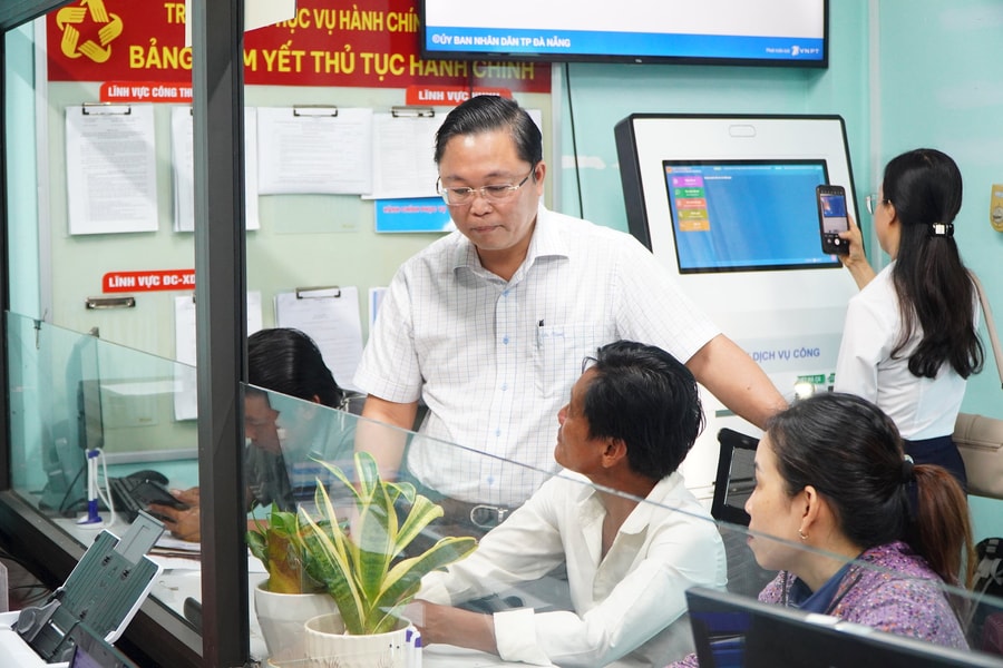 Từ khẩu hiệu đến hành động