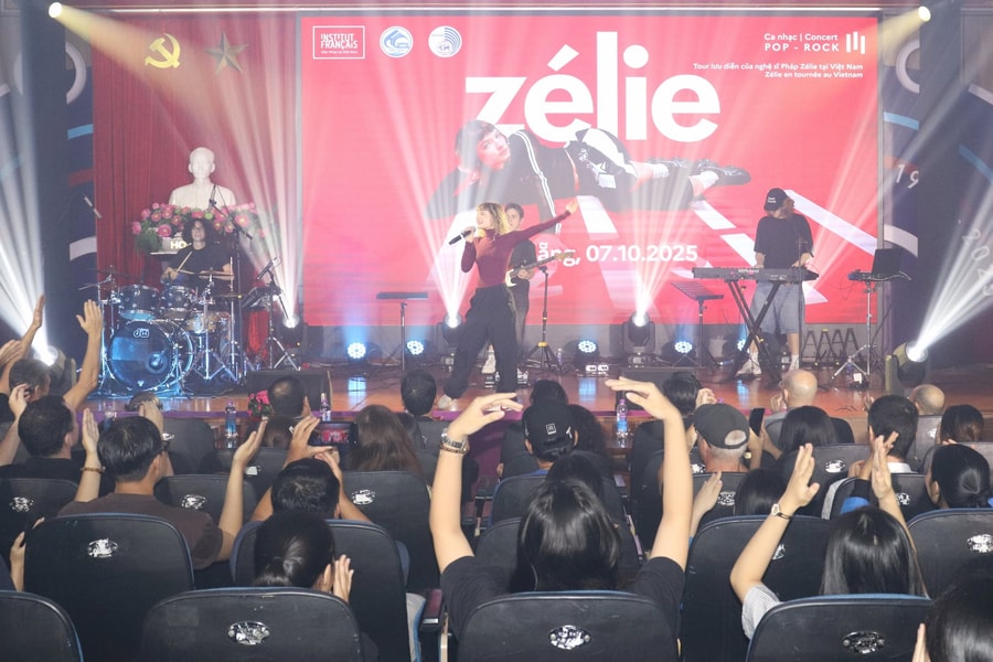 Zélie - quán quân giải thưởng FAIR 2024 Pháp biểu diễn tại Đà Nẵng