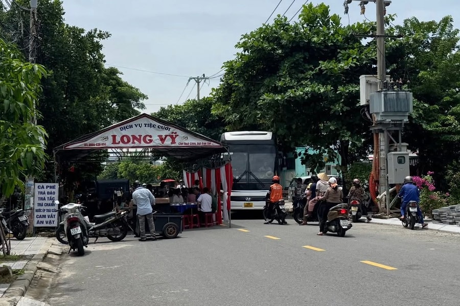 Chấn chỉnh tình trạng dựng rạp đám tiệc dưới lòng đường