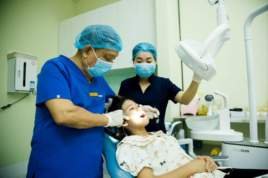 Chăm sóc sức khỏe răng miệng cho trẻ em Làng Hy Vọng