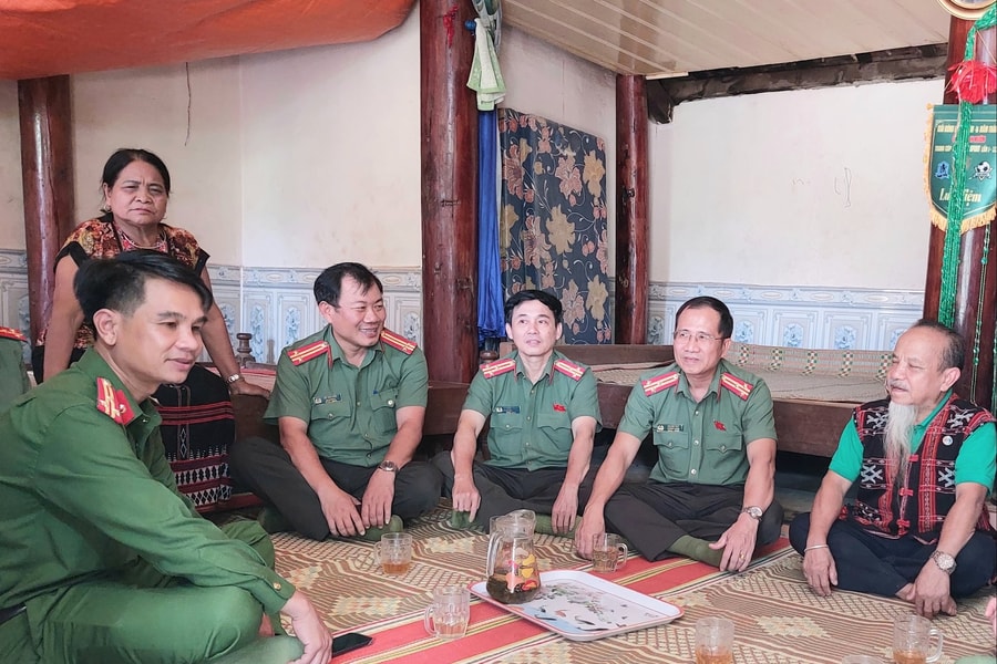 Bảo đảm an ninh trật tự ở cơ sở: Phát huy vai trò của già làng, người có uy tín