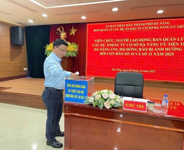 Ban Quản lý các dự án đầu tư cơ sở hạ tầng ưu tiên thành phố Đà Nẵng ủng hộ đồng bào bị thiệt hại do bão lũ