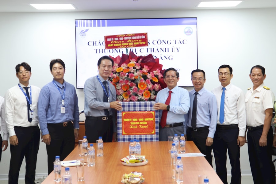 Phó Chủ tịch UBND thành phố Trần Nam Hưng thăm, chúc mừng 3 doanh nghiệp FDI