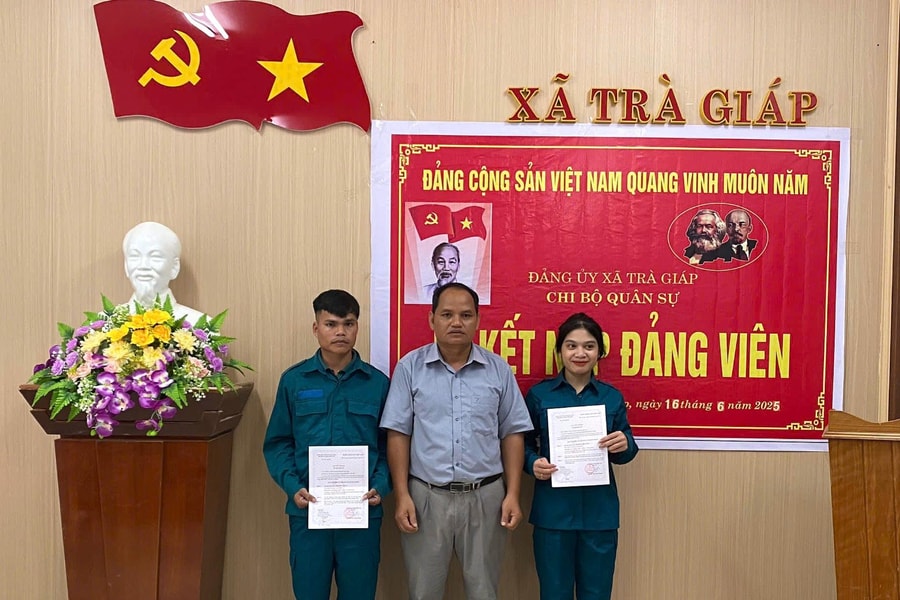 Trà Giáp vượt chỉ tiêu kết nạp đảng viên mới