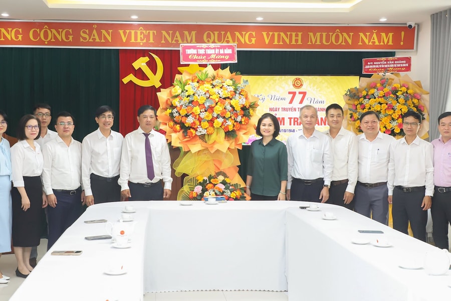 Bí thư Thành ủy Lương Nguyễn Minh Triết thăm, chúc mừng 77 năm ngày truyền thống ngành Kiểm tra Đảng