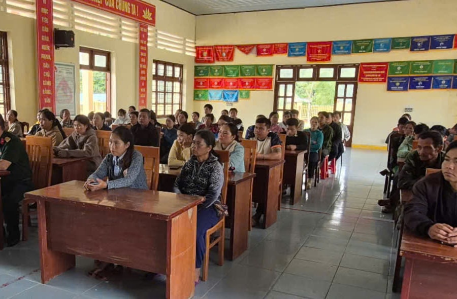 Người dân xã La Êê học kỹ thuật trồng trọt, chăn nuôi