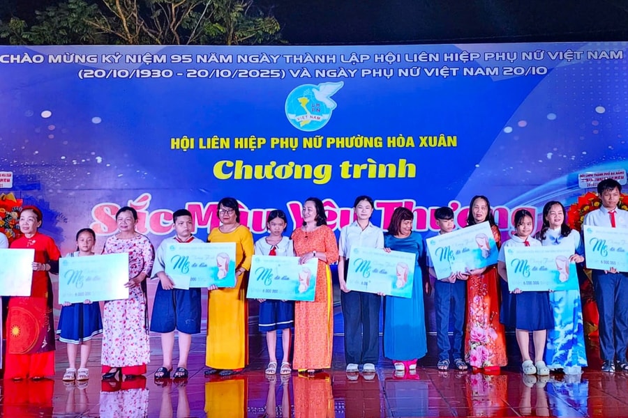 Sôi nổi chương trình “Sắc màu yêu thương” phường Hòa Xuân
