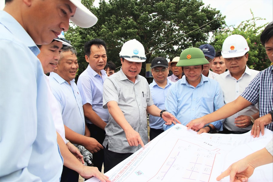 Lãnh đạo UBND thành phố kiểm tra thực tế Dự án đường sắt tốc độ cao Bắc - Nam