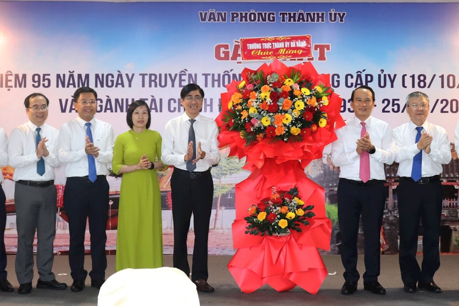 Văn phòng Thành ủy Đà Nẵng gặp mặt nhân kỷ niệm 95 năm ngày truyền thống Văn phòng cấp ủy và ngành Tài chính Đảng