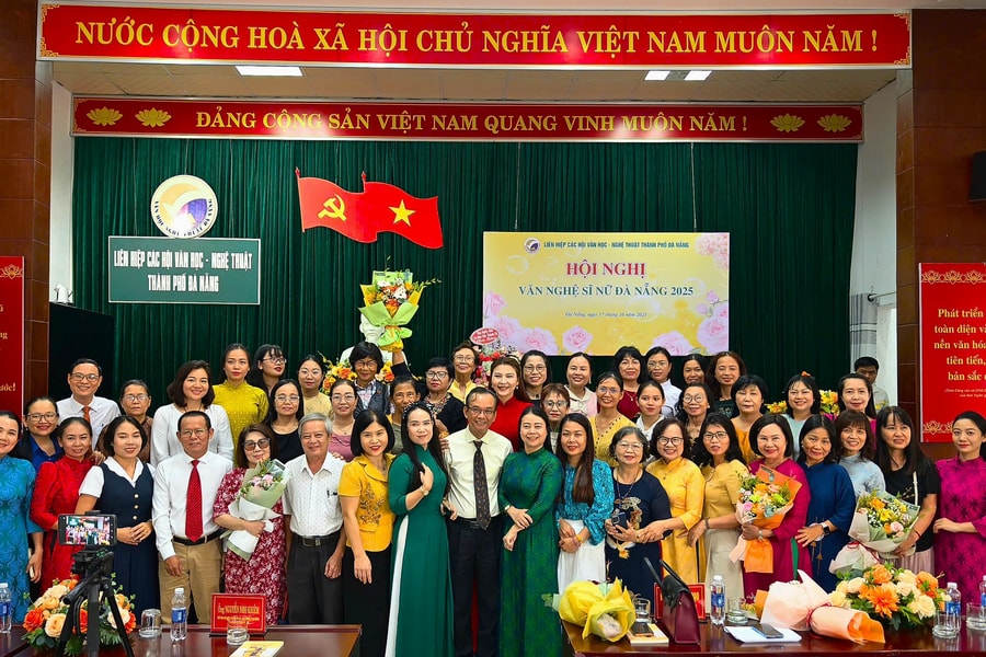 Đà Nẵng tôn vinh đóng góp của phụ nữ trong hoạt động văn học - nghệ thuật