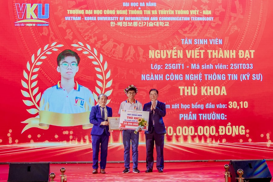 Trường Đại học Công nghệ thông tin và Truyền thông Việt - Hàn vinh danh và chào đón 1.500 tân sinh viên năm 2025