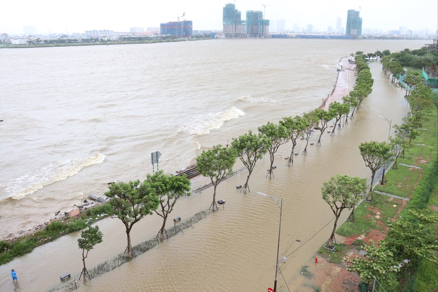 Bão số 12 di chuyển chậm, đề phòng mưa lớn