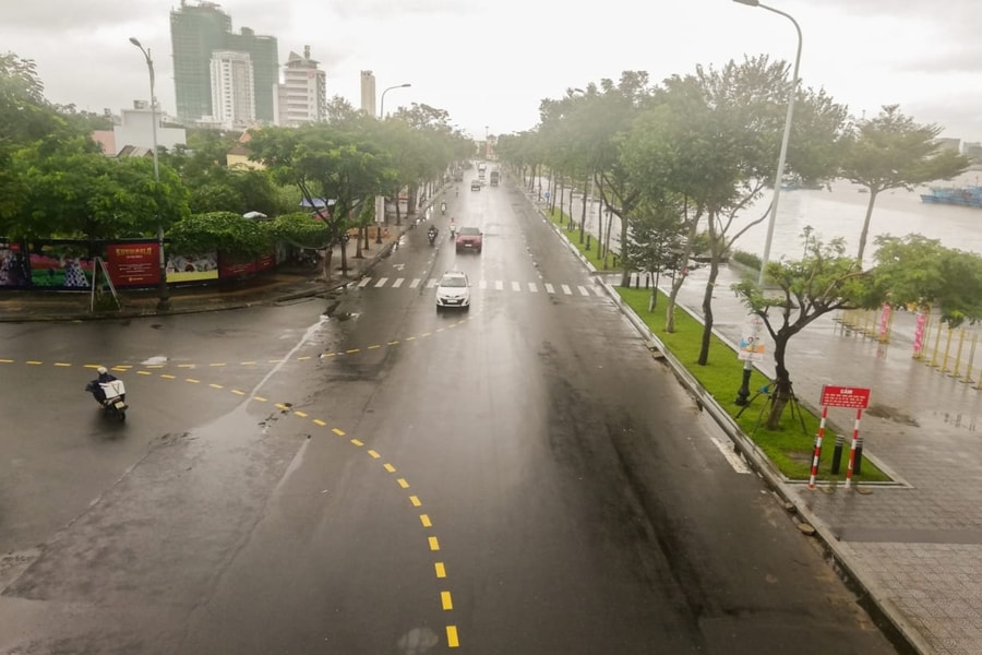 Dự báo thời tiết ngày mai 25/10: Đà Nẵng có nơi mưa vừa đến to, kèm gió giật mạnh và sấm sét