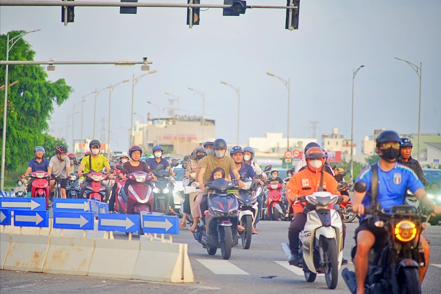 Di chuyển bằng xe máy: Thói quen chưa thể đổi