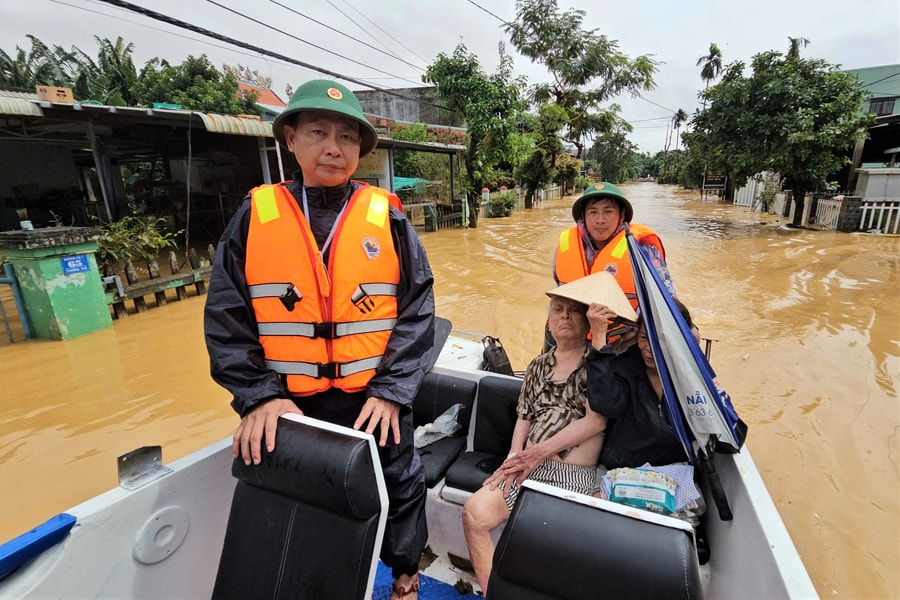 Bộ đội Biên phòng giúp dân