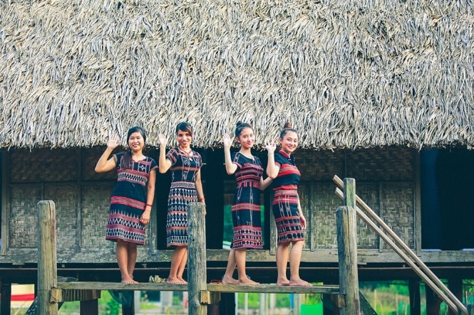 Người Pa Kô dưới bóng nhà dài