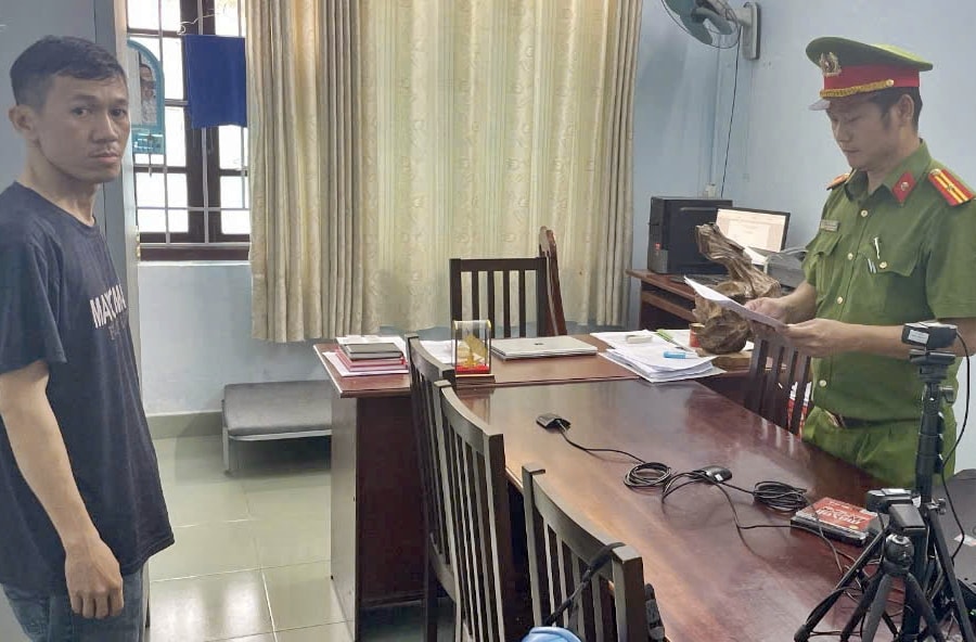 Công an xã Núi Thành bắt đối tượng tàng trữ, sử dụng trái phép chất ma túy