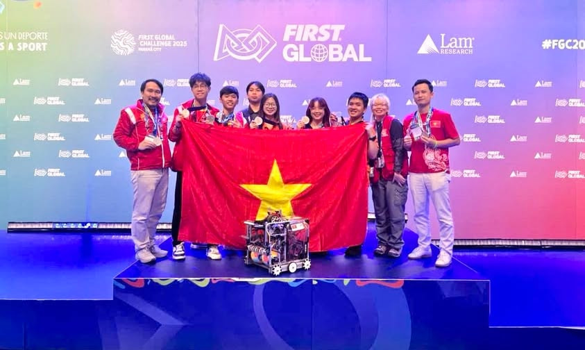 Da Nang student wins silver medal at world's largest Robotics Olympiad