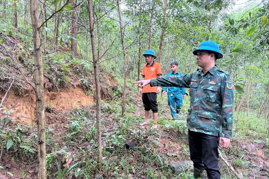 Xuất hiện vết nứt dài hơn 100m, xã La Dêê ban hành thông báo khẩn