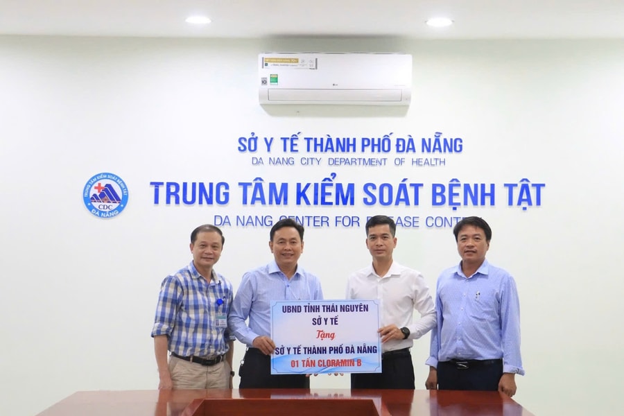 Sở Y tế tỉnh Thái Nguyên tặng 1 tấn Cloramin B cho ngành y tế Đà Nẵng