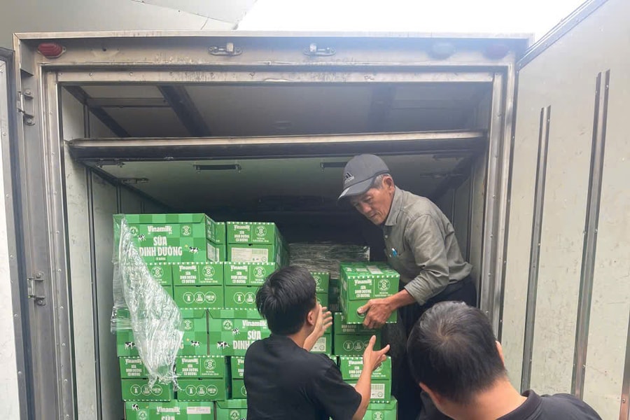 Hỗ trợ đồng bào Huế khắc phục ảnh hưởng bão lũ