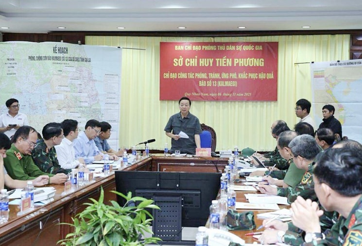 Thủ tướng Chính phủ chỉ đạo tập trung ứng phó khẩn cấp bão số 13 và mưa lũ do bão