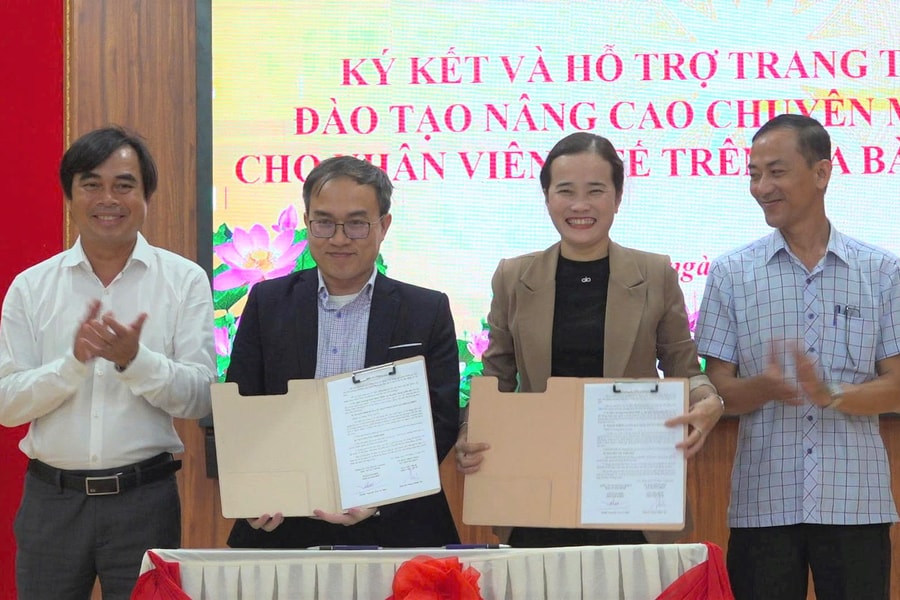 Bệnh viện Đa khoa Gia Đình hỗ trợ nâng cao năng lực y tế cho xã Thăng Điền