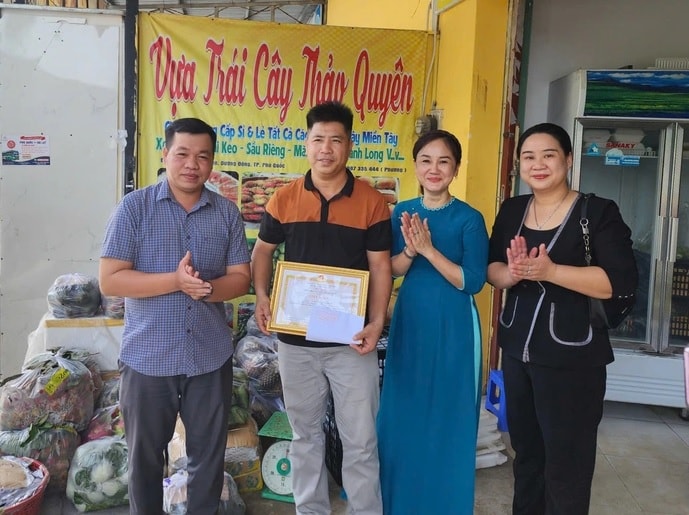 Vietnamese resident finds S.Korean tourist's missing mother, refuses $500 reward