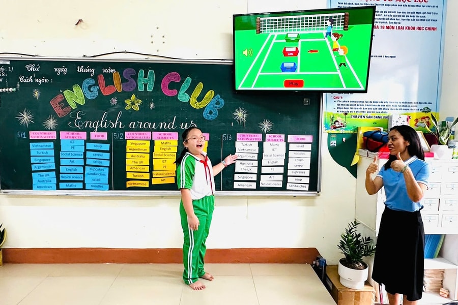 Vietnam takes steps to make English second language in schools