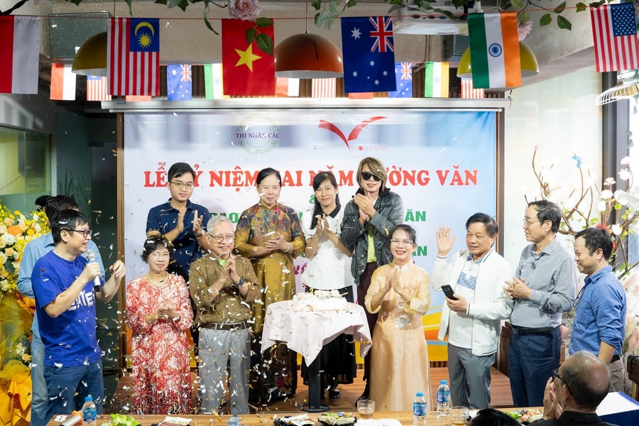 Đường Văn - sân chơi văn học mới