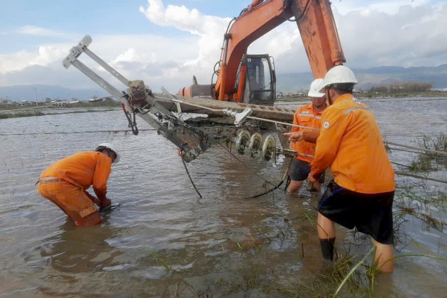 Ngành điện Đà Nẵng xuyên đêm hỗ trợ khôi phục cấp điện tại Gia Lai