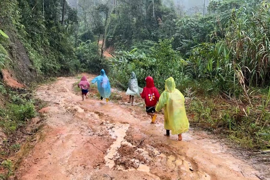 Tìm con chữ lưng chừng dãy Trường Sơn