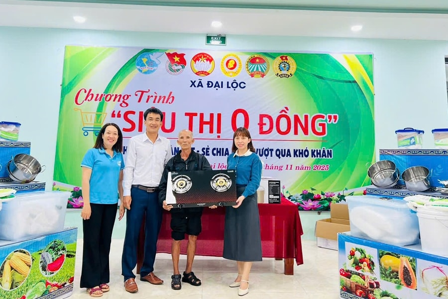 Đại Lộc tổ chức “Siêu thị 0 đồng” hỗ trợ người dân bị thiệt hại do thiên tai