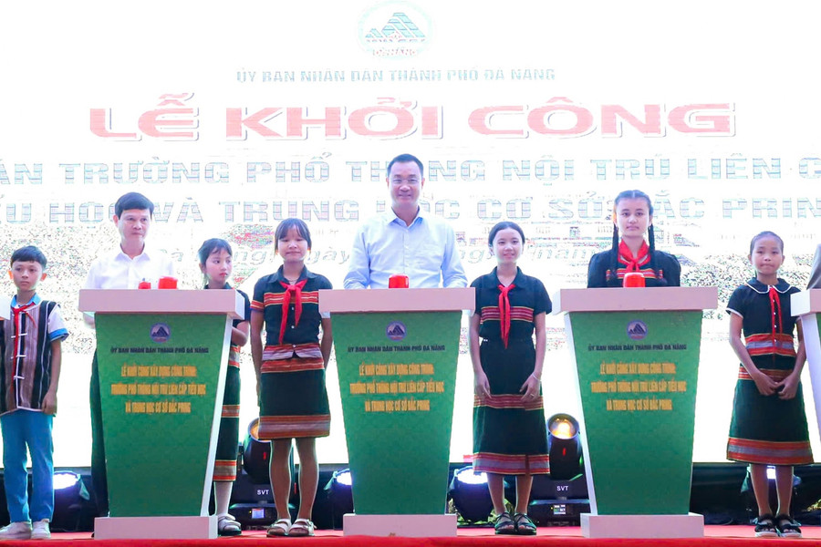 Da Nang simultaneously breaks ground on boarding schools in border communes
