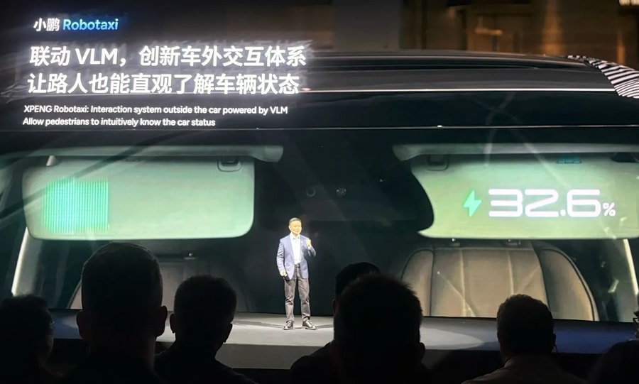Xpeng thách thức Tesla: Ra mắt taxi tự lái và robot hình người
