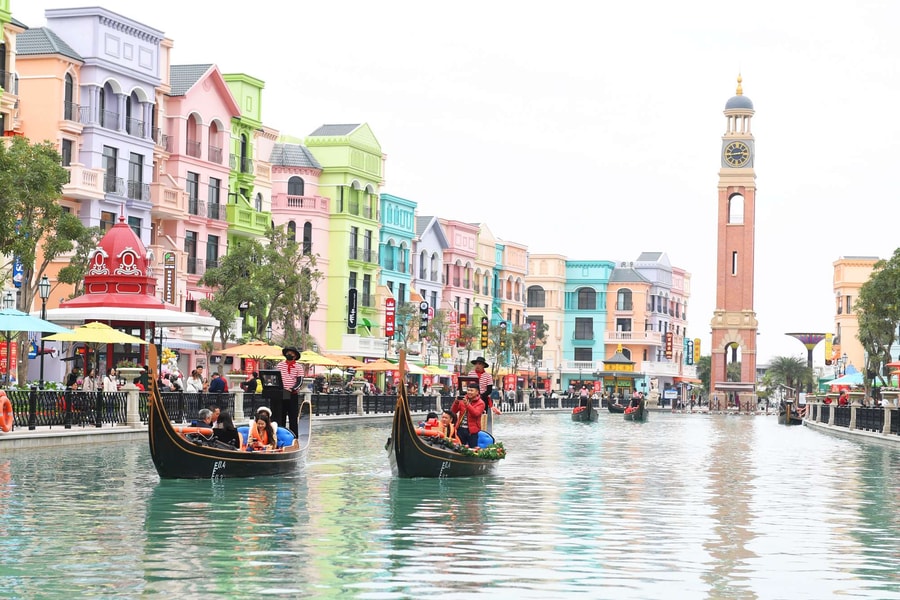 Grand World Hưng Yên: Một ngày khám phá Venice và K-Town